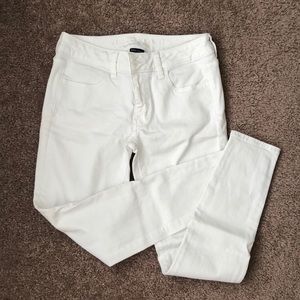 American Eagle white denim jegging size 4 Short
